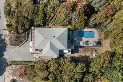 Image de Renovated 4br + Bonus Room | Private Pool, Ocean Views & 2 Living Spaces