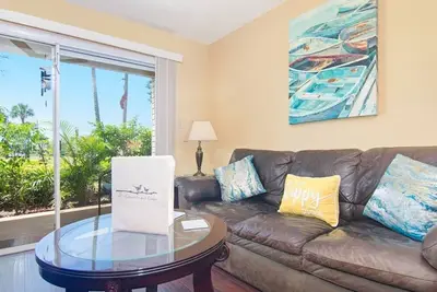 Image de Sussy · Ground Floor Condo · 0. 5 mi to Beach