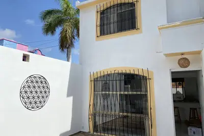Image de Beautiful house in center of cancun near of everting! ! Bonita casa en cancun