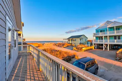 Image de Dog-Friendly Beach House w\/ Free WiFi, Washer\/Dryer, Deck, & Ocean Views