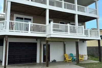 Image de 1st Row, Ocean Front House with amazing views, hot tub, elevator and gameroom.