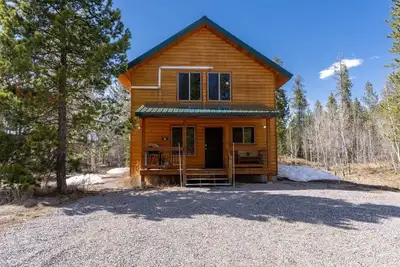 Image de Looking for a quiet, western cabin -Colt Cabin is just 40 minutes from Ynp