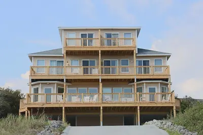 Image de 5 Bedroom 1/2 Duplex - 2nd Row from the Beach