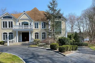Image de Lakefront Paradise
