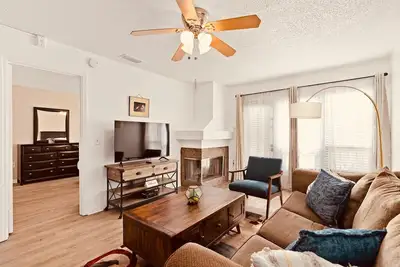 Image de 1st Floor 2br Condo w/ Patio & Spacious Outdoor Area [10 min to Ucf & Full Sail]