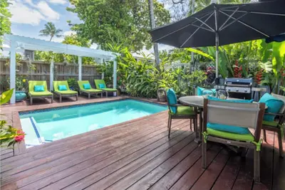 Image de Designer rêve 2br / 2ba avec piscine chauffée et de concierge