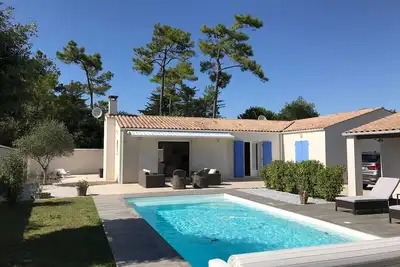 Image de Large summer house with swimming pool, ideal for family and friends! !