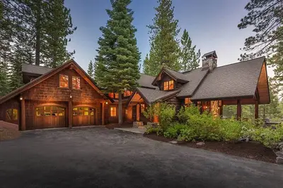 Image de Monthly Lease - Luxury 4 Br 4 Ba Truckee Available March 2022