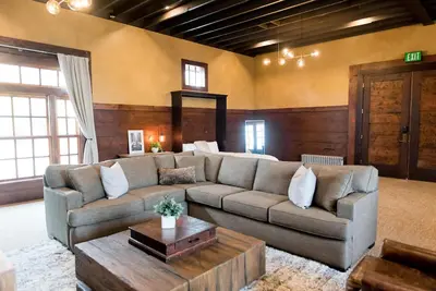 Image de Depot Flat - Kitchenette, 2 Queen Murphy Beds, Large Sitting Area