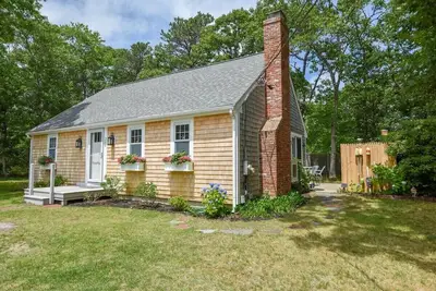 Image de Great Home with Game Space Close to Beach!