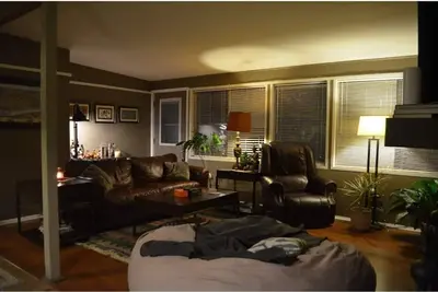 Image de Cozy Mid Century Home