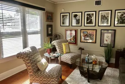 Image de Beautiful Old Ne St. Pete Apartment