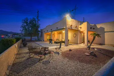 Image de Large Private Corner Lot Vacation Home With Amazing Lake Views!