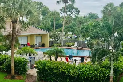 Image de 10 Minute drive to Siesta Beach! ! ! Spacious Condo.