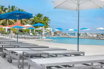 Image de Group Vacation in Marco Polo Beach Resort! 2 Spacious Units, Pool, Beach