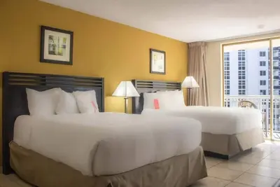 Image de Marco Polo Beach Resort on the Ocean on Collins Avenue! 2 Awesome Units, Pool