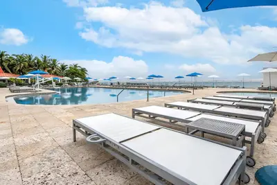 Image de Beachfront Escape! 3 Serene Units at Marco Polo Beach Resort, Pool