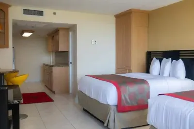 Image de Best Beach Vacation in Marco Polo Beach Resort! 4 Spacious Units, Pool, Beach