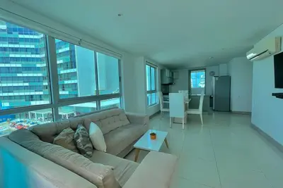Image de Beautiful 3 bdr beachfront apt.