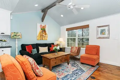 Image de White Rabbit | Amazing Outdoor Area w/ Large Fire Pit | Hot Tub