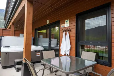 Image de Mackenzie Village Condo with Private Hot Tub