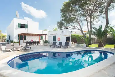 Image de Grosses Ferienhaus mit Privatem Pool Nahe der Cala Esmeralda