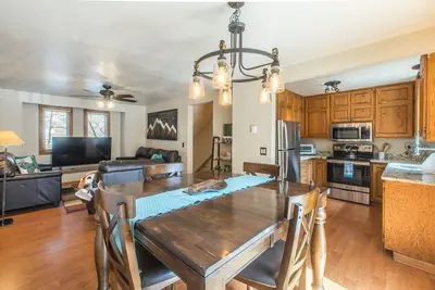 Image de Spacious Townhome- Near Hot Springs Pool and Downtown Ouray- Pet Friendly!