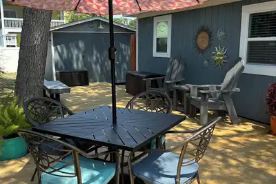 Image de Great location! Fully fenced in yard and expansive deck. Come and relax!