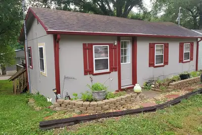Image de Cozy Cabin steps from the shoreline