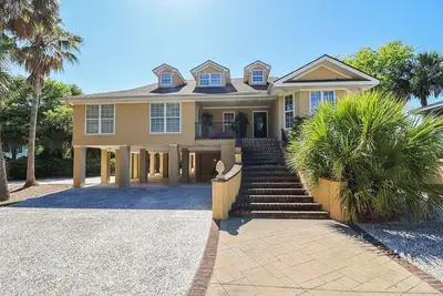 Image de Beautiful home located on the South End of Tybee Island!