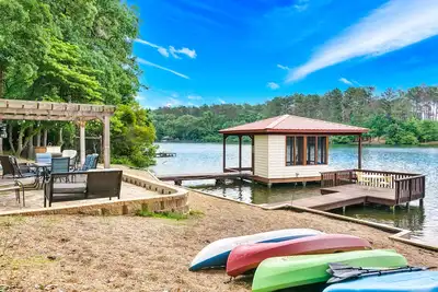 Image de Lake Front - Hot Tub - Great Views - Fire Pit - Kayaks - Holly Lake Ranch