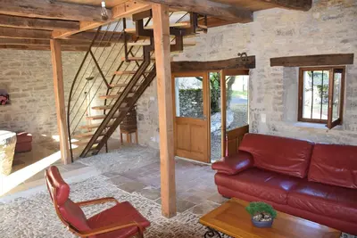 Image de Maison en pierre du Quercy avec four à pain et pressoir du 18 ième siècle