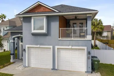 Image de Jax Beach Bungalow+Hot Tub Swim Spa+Beach Access