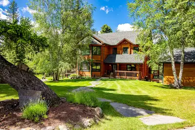 Image de Gorgeous Home on 6. 5 acres minutes from Whitefish!