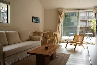 Image de Kitsilano Loft w/Sunny deck Parking by the Beach