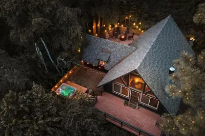 Image de Classic A-frame - Sleek Modern Interior