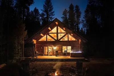 Image de Hideaway - West Glacier Log Home – Private Hot Tub