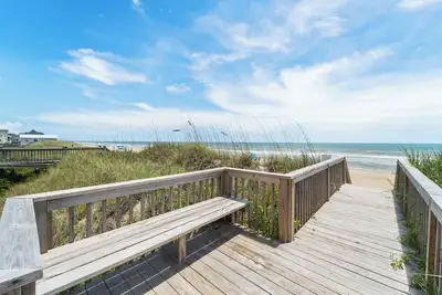 Image de The Sail - Come Sail Away! Oceanfront Getaway! !