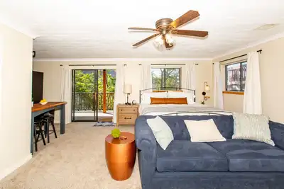 Image de Spacious Studio with a Kitchenette, Private Deck, Firepit in Historic Jerome