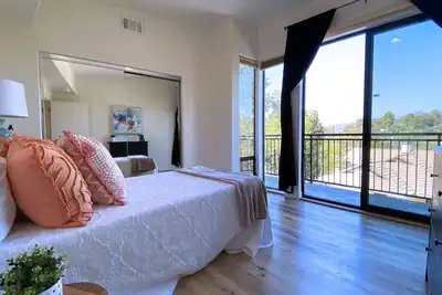 Image de Luxurious Spacious Hillside Retreat with Amazing Views