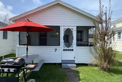 Image de Great Strip Location | Walk to Lake| Wine Country | A\/C | Grill & Firepit