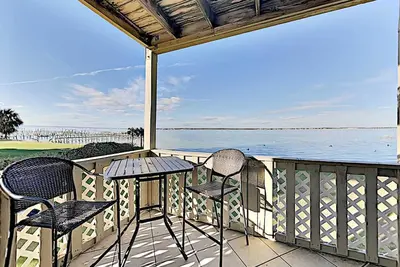 Image de Baywatch B1 | Easy Access to the Sand, Community Pool!