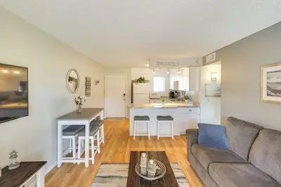 Image de Walk to Lake, Dining & Shops: Lake Havasu Condo