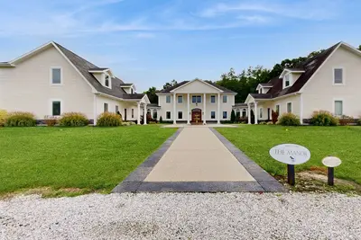 Image de Incredible equestrian estate & guest house with in-ground pool