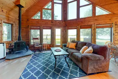 Image de Private island getaway with beach access, lake views, wood stove, and WiFi