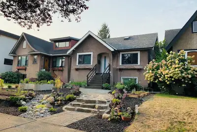 Image de Cozy & Quiet Space in the Heart of East Vancouver