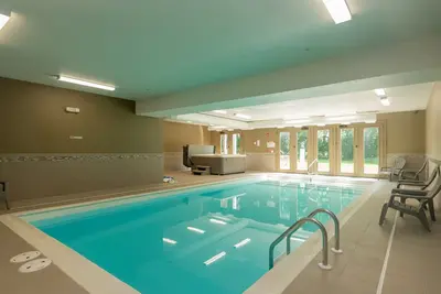 Image de New! Beyond A Dream: Lakefront, Hot Tub, Pool!