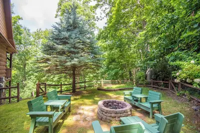 Image de Privacy + Pool Table + Fire Pit & Location!
