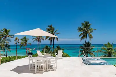 Image de Brand New Luxury Beachfront Estate with Pool on Prestigous Banks Road