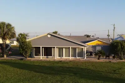 Image de Sunrise on 7th is your home away from home!